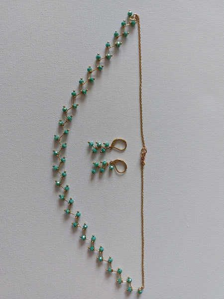 Zig Zag pista green beaded necklace