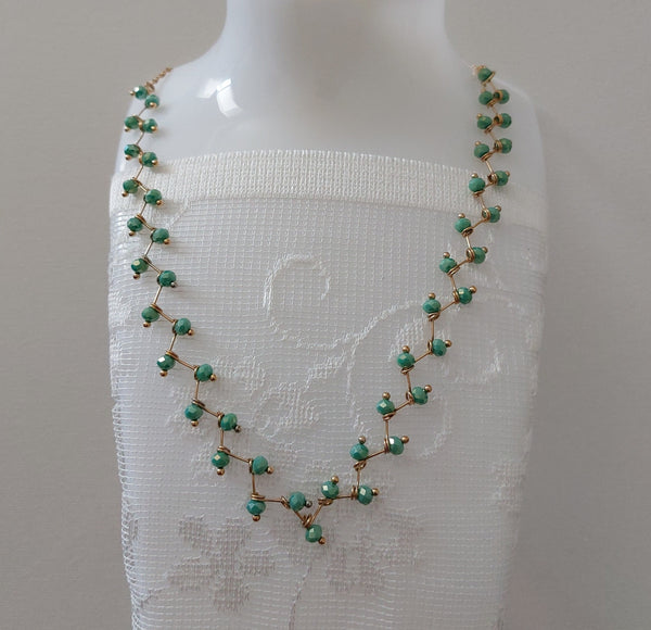 Zig Zag pista green beaded necklace