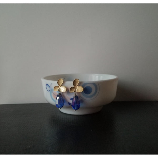 Matte golden flower with blue crystal teardrop earring