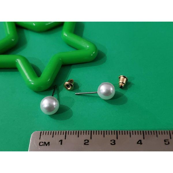 White  imitation pearl studs