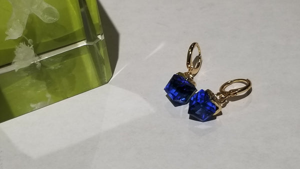 Glass cube crystal earring